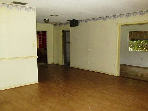 2nd image of 1607 Lindberg Ave