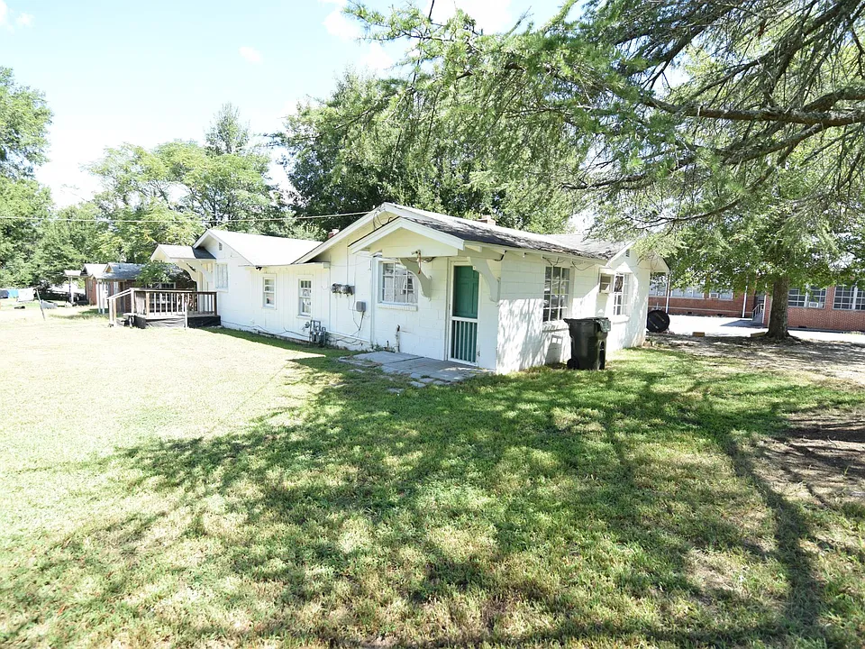 3 Louisiana St