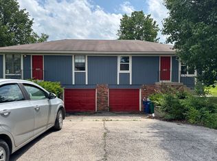 218 Shari Dr, Peculiar, MO 64078