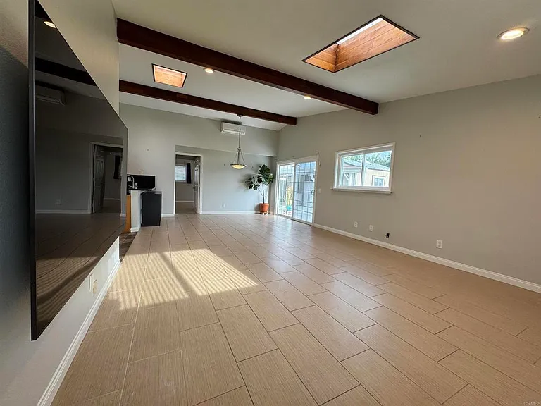 325 Elm Ave — Photo 8