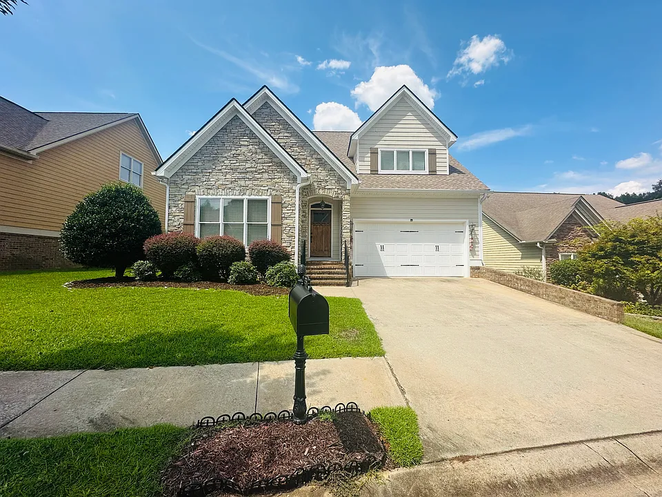 330 Carillon Ln