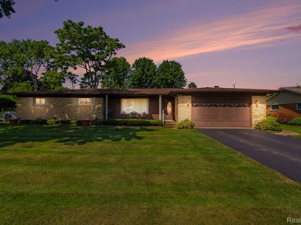 3577 Meadowleigh Ln, Waterford, MI 48329