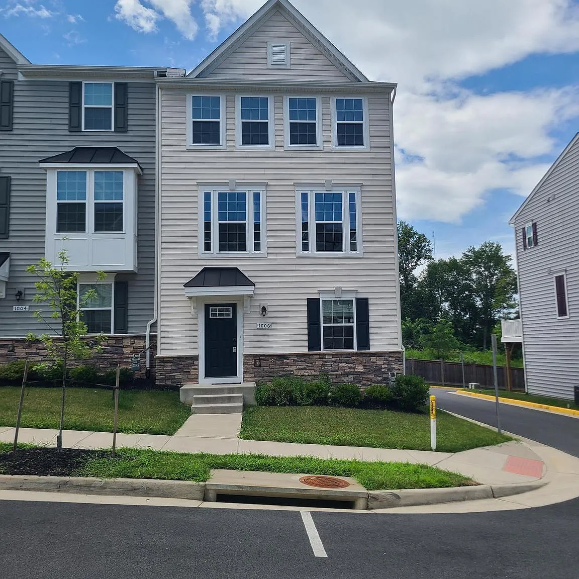 3 bed, 3.5 bath, 2322 sqft, $2,750 — Photo 1