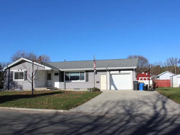 318 4th St NW, Blooming Prairie, MN 55917