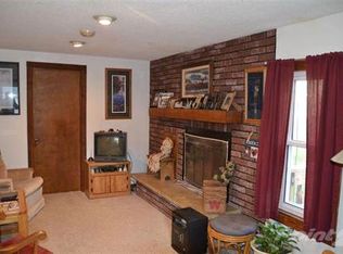 704 5th St, Kalona, IA 52247