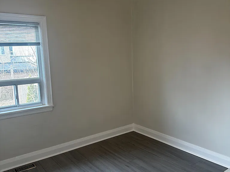 202 Cedarvale Ave — Photo 3