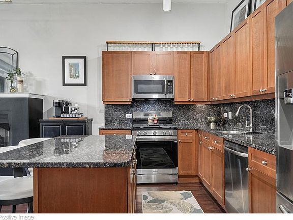 3rd image of 1301 W Madison St APT 304