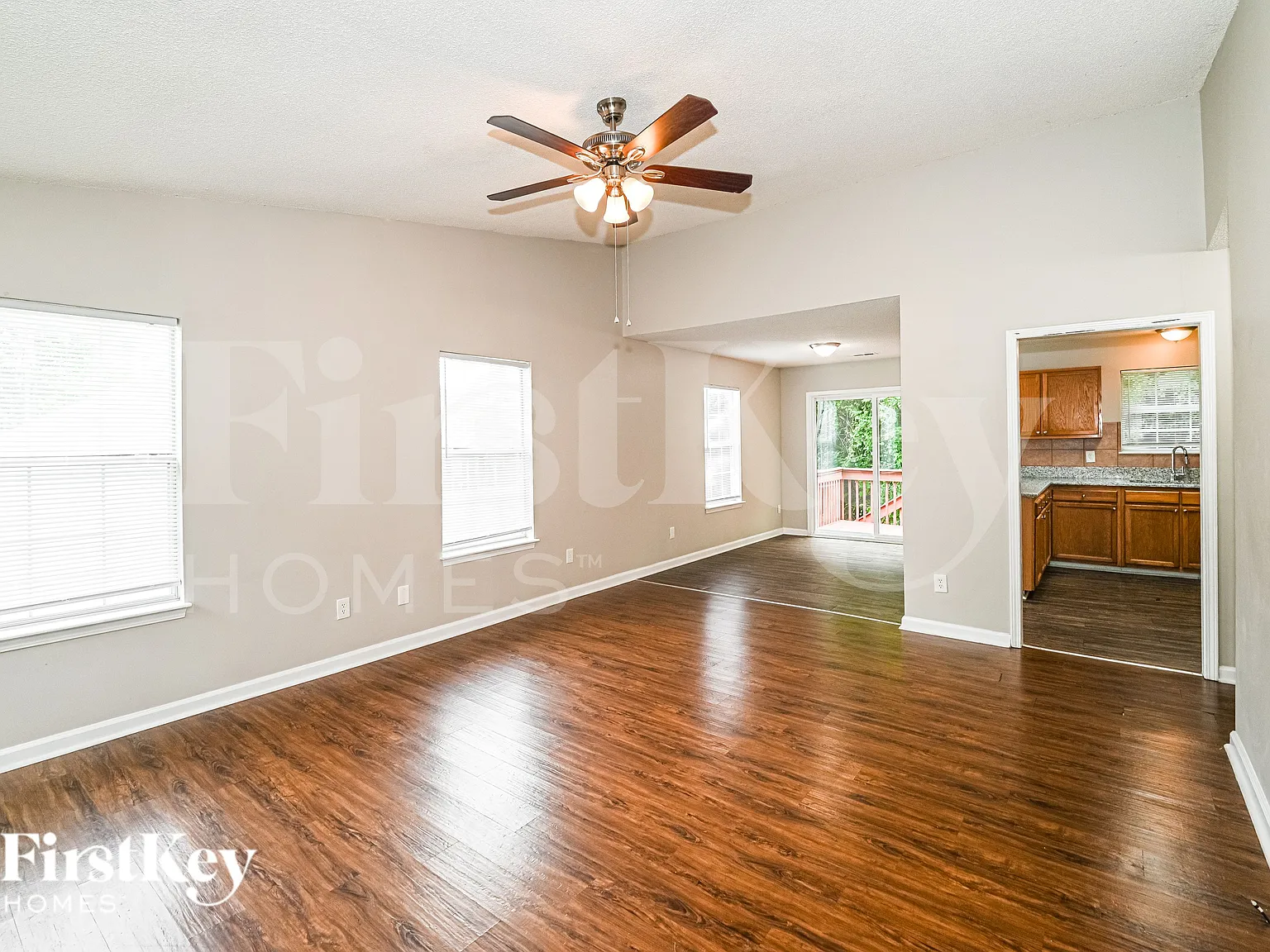 3 bed, 2.0 bath, 1272 sqft, $1,690 — Photo 3