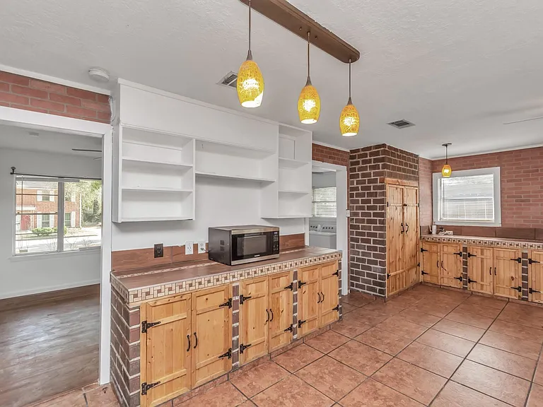 602 Everett St — Photo 14