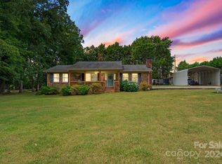 447 Ike Lynch Rd, Dallas, NC 28034