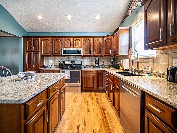 3rd image of 1906 43rd St