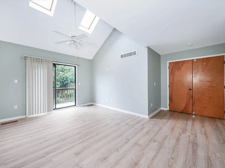 8 Foxtail Ct — Photo 22