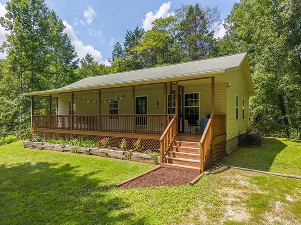 33 E H Bailey Rd, Bryson City, NC 28713