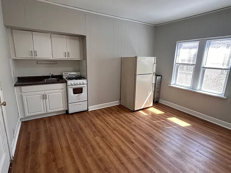 Lower East Side Milwaukee Studio and One bed Apartments- Flexible Lease Terms — Photo 2