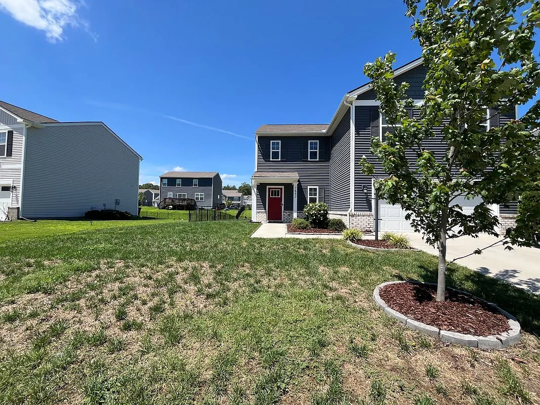 4 bed, 2.5 bath, 1947 sqft, $2,850 — Photo 2