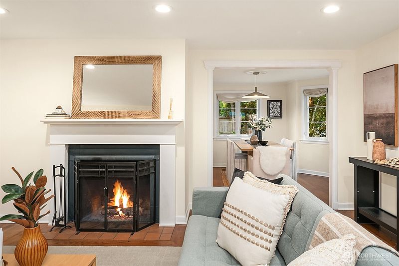 5th image of 10944 23rd Avenue NE