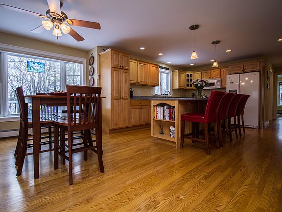 26 Jeffrey-York-Dining Area