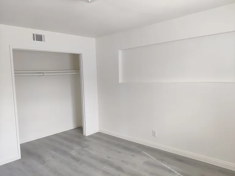 1522 N Lake Ave — Photo 8