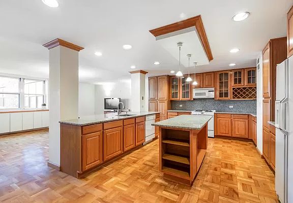 3rd image of 239 E 79th St #10BCD