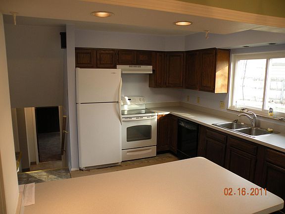 3rd image of 293 Illinois Ave