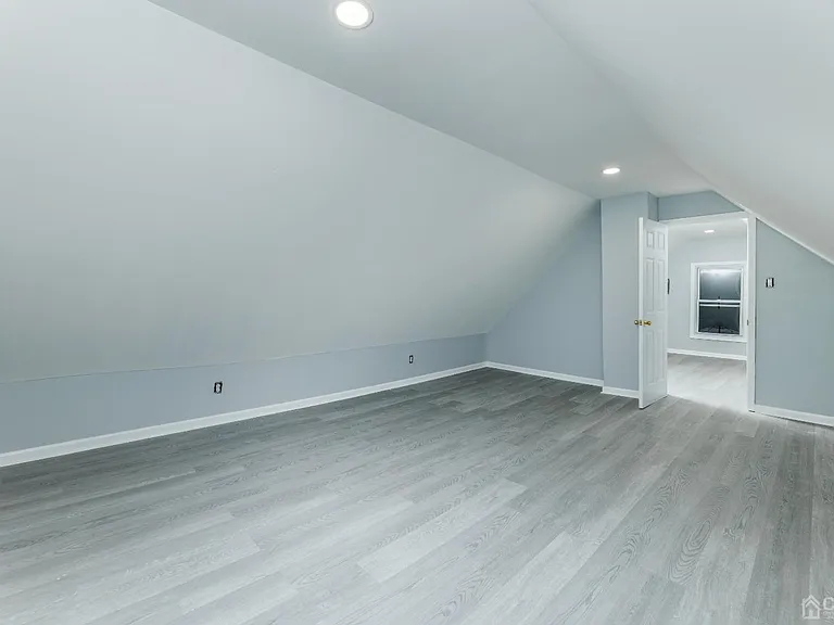 80 Heald St — Photo 15