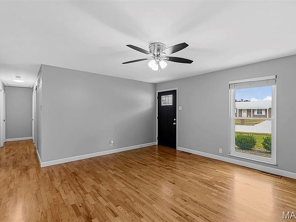 3rd image of 11416 Terry Ave