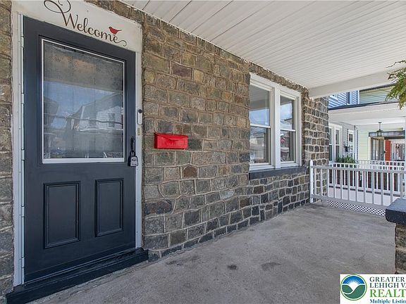3rd image of 2428 Sycamore St