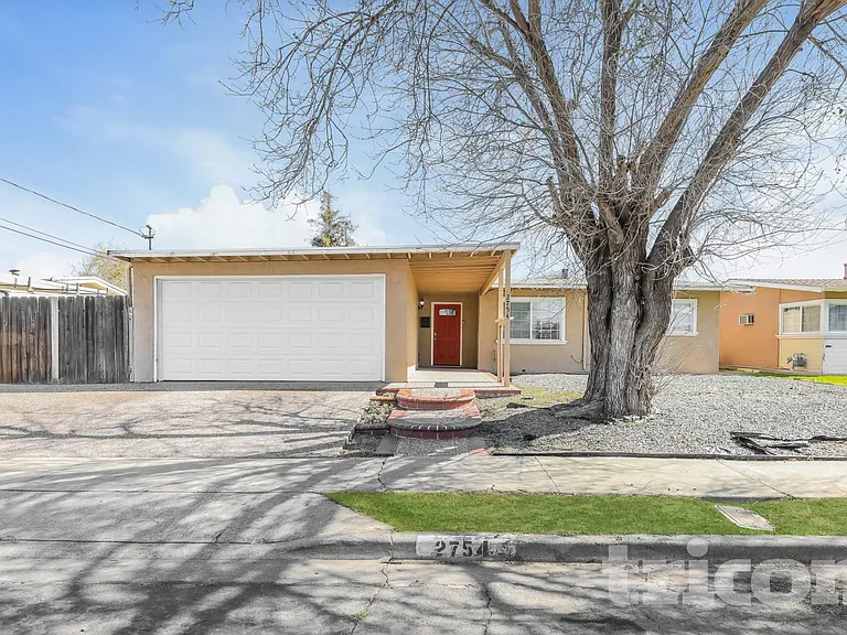 2754 Mayfair Ave — Photo 1