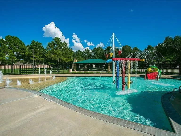 20502 Pioneer Bend Ct — Photo 37