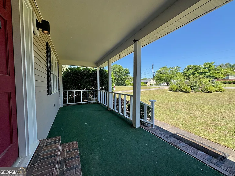 117 Laura Ln — Photo 2