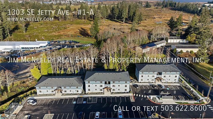 Now Available! Lower level 2 bed/ 1 bath w/ 1 Assigned Parking Spot + Storage Room — Photo 4