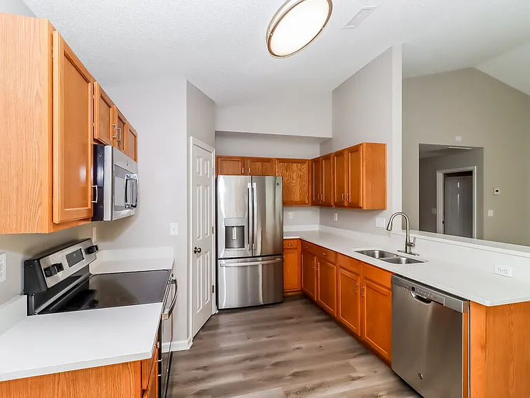 135 Winborne Dr — Photo 7