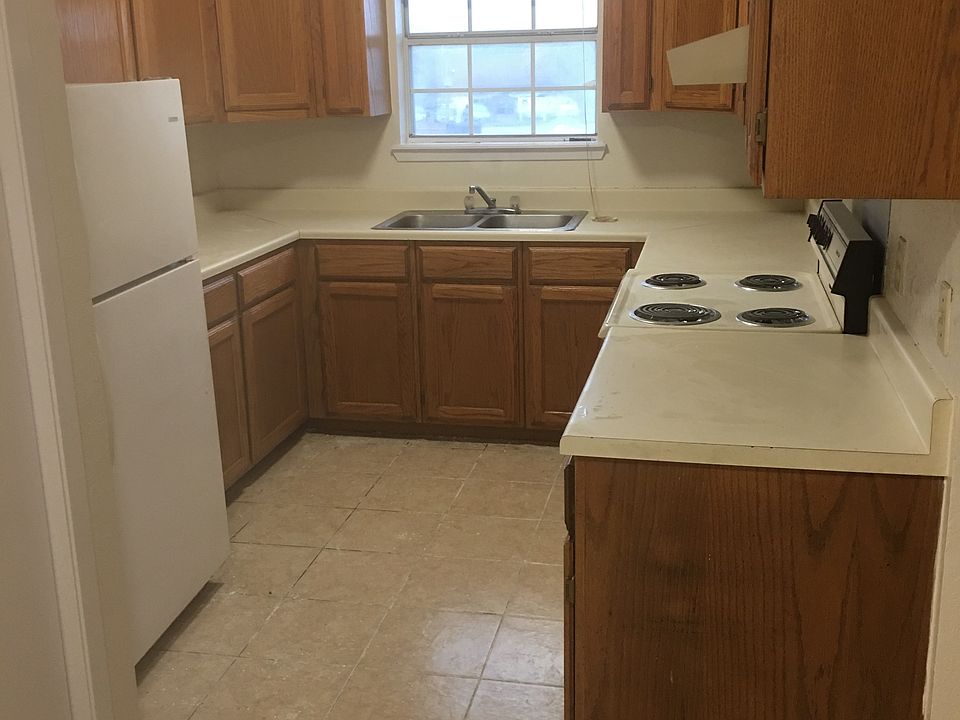 2nd image of 5305 McPherson Rd Ste 3