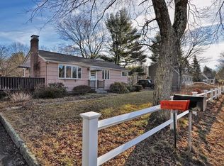 62 Hamilton Rd, Wrentham, MA 02093