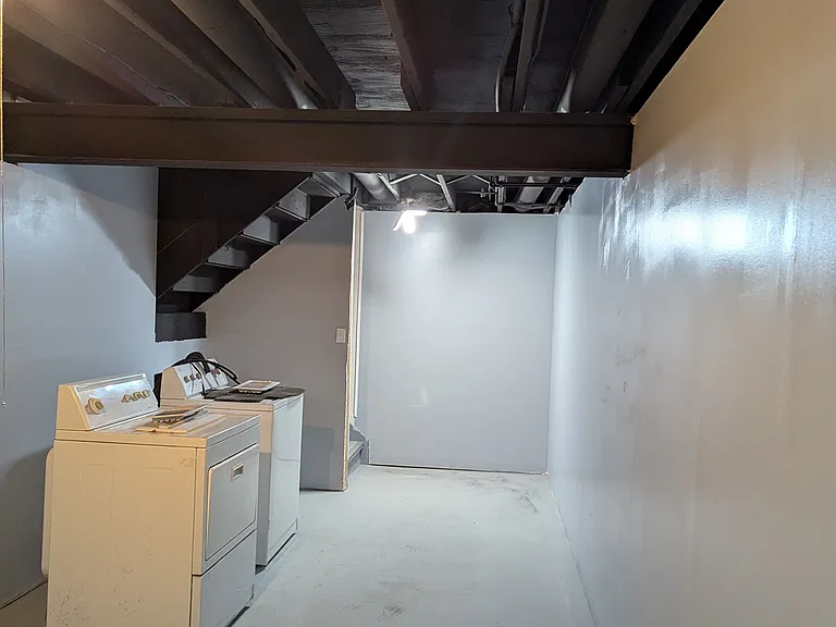 1866 N Kenwyck Dr — Photo 32