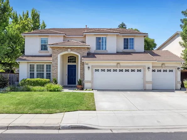 2696 Robinwood Ave, Clovis, CA 93611