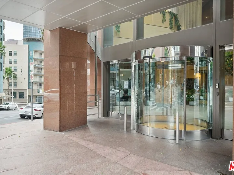 1100 Wilshire Blvd #3504 — Photo 39
