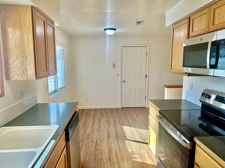 11409 N Guinevere Dr — Photo 7