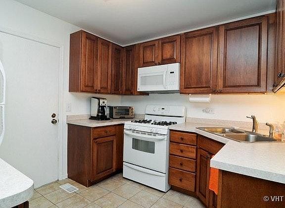 3rd image of 2585 College Hill Cir