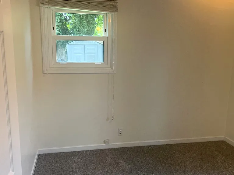 516 NW Forest St — Photo 16