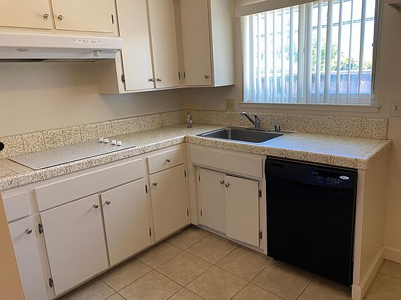5th image of 2923 Benton St