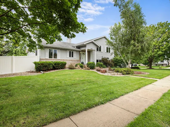 749 Westlawn Dr, Cottage Grove, WI 53527