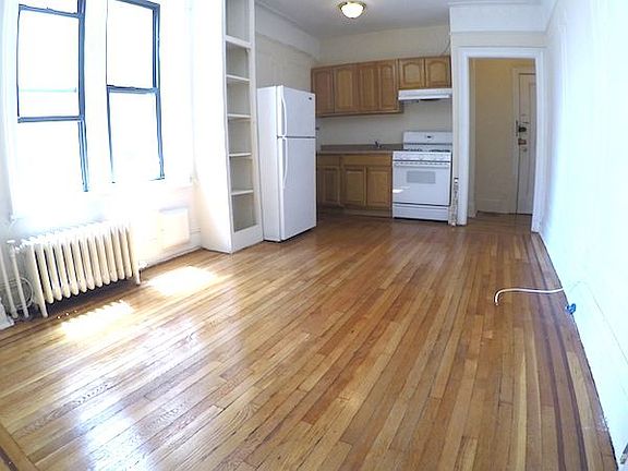 3rd image of 3033 32nd St APT 4J