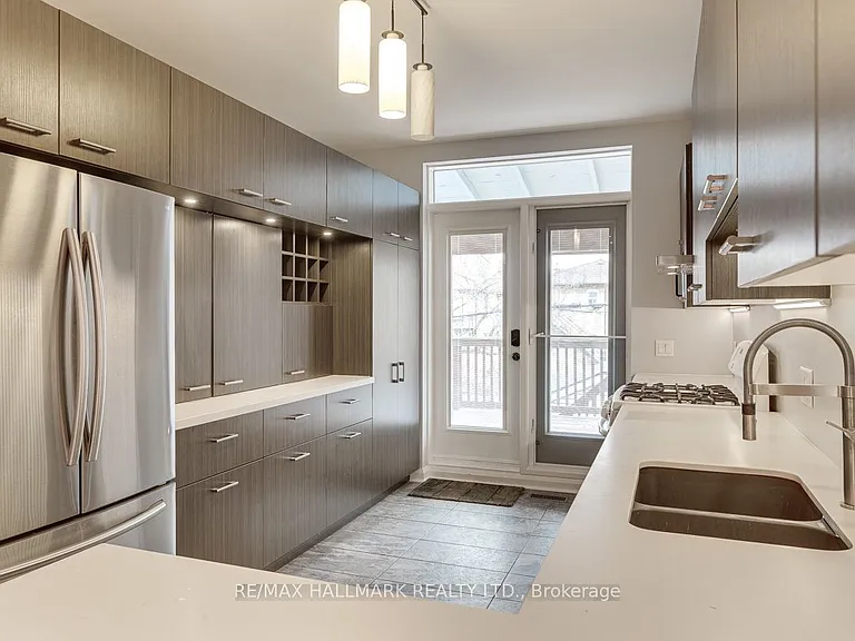 262 Highfield Rd — Photo 2