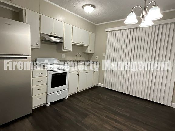 3rd image of 218 N Willow Ave #5