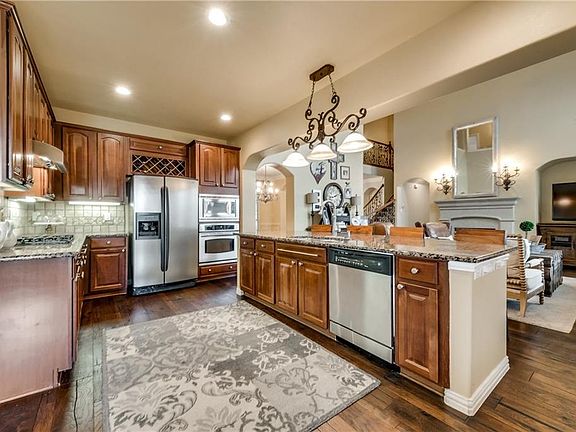 3rd image of 611 Walnut Bend Dr