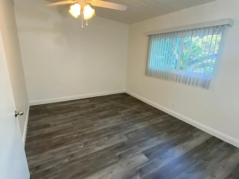 305 N Signal St #5 — Photo 3