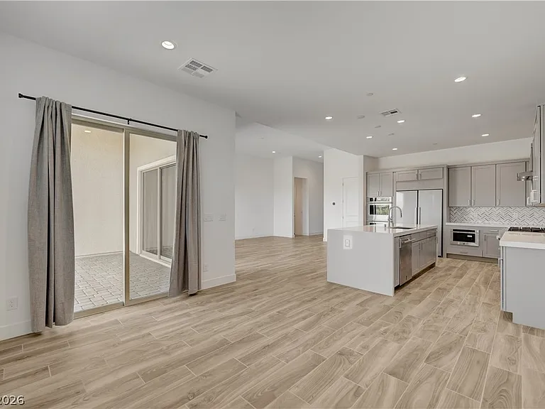 11803 Giroma Ave — Photo 15