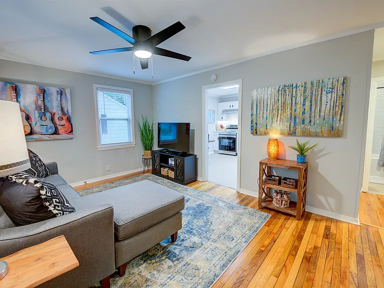 322 S Kilbourne Rd — Photo 5