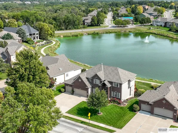 18517 Van Camp Dr, Omaha, NE 68130